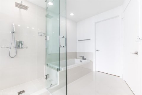 Condominio en alquiler en Miami, Florida, 3 dormitorios, 177.81 m2 № 2007010 - foto 23