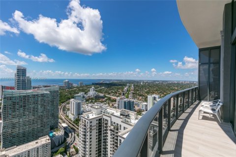 Condominio en alquiler en Miami, Florida, 3 dormitorios, 177.81 m2 № 2007010 - foto 13