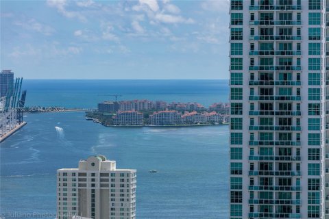 Condominio en alquiler en Miami, Florida, 3 dormitorios, 177.81 m2 № 2007010 - foto 2