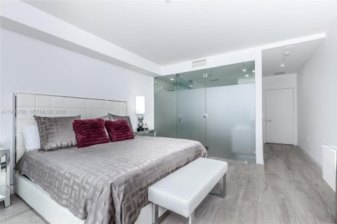 Condominio en alquiler en Miami, Florida, 3 dormitorios, 177.81 m2 № 2007010 - foto 29