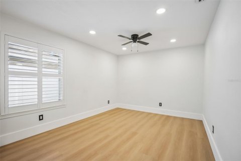 Villa ou maison à vendre à Palm Harbor, Floride: 3 chambres, 96.15 m2 № 2398407 - photo 10