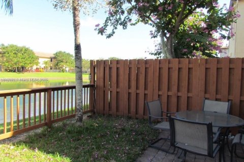 Touwnhouse à louer à Homestead, Floride: 3 chambres, 161.74 m2 № 1965895 - photo 4