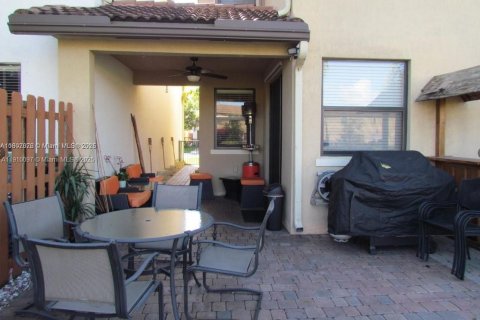 Touwnhouse à louer à Homestead, Floride: 3 chambres, 161.74 m2 № 1965895 - photo 5