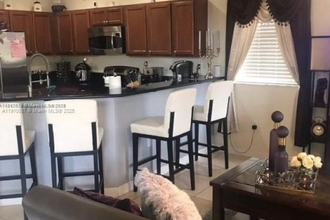 Touwnhouse à louer à Homestead, Floride: 3 chambres, 161.74 m2 № 1965895 - photo 6