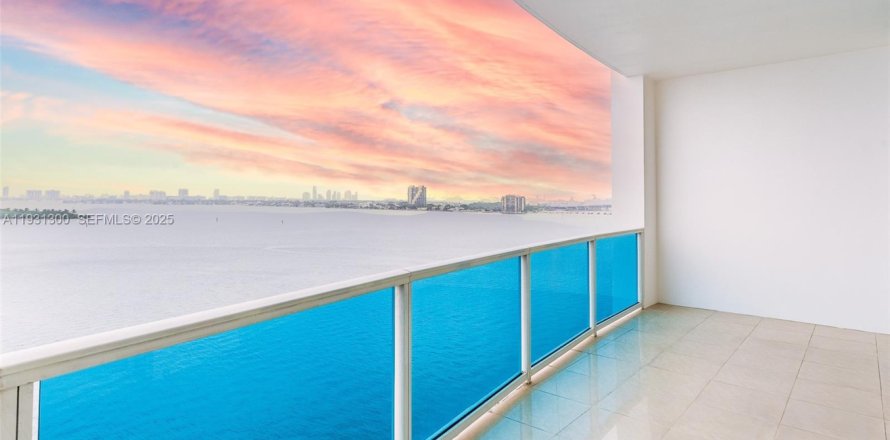 Кондоминиум с 1 спальней в Майами, Флорида № 1990303