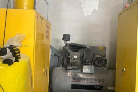 Commercial property in Davie, Florida № 2046339 - photo 9