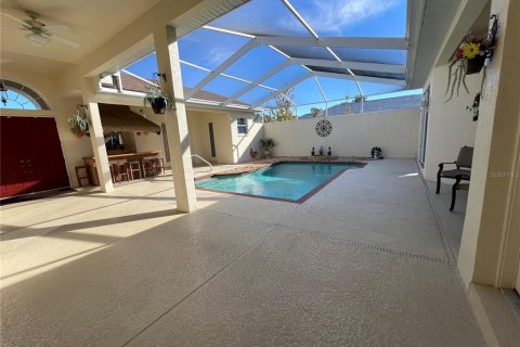 House in Weeki Wachee, Florida 3 bedrooms, 221.57 sq.m. № 1528359 - photo 18