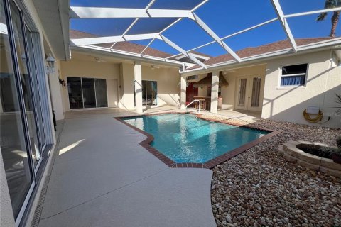 House in Weeki Wachee, Florida 3 bedrooms, 221.57 sq.m. № 1528359 - photo 21
