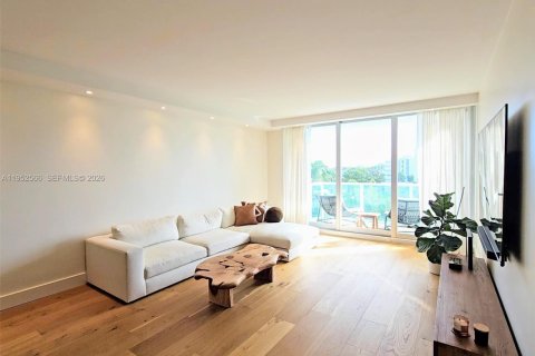 Condominio en venta en Miami Beach, Florida, 1 dormitorio, 79.15 m2 № 2007468 - foto 2