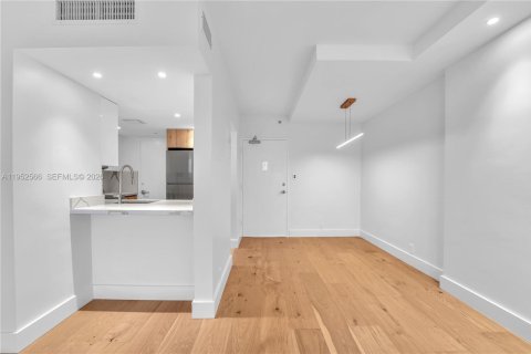 Condominio en venta en Miami Beach, Florida, 1 dormitorio, 79.15 m2 № 2007468 - foto 4