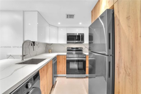 Condominio en venta en Miami Beach, Florida, 1 dormitorio, 79.15 m2 № 2007468 - foto 10