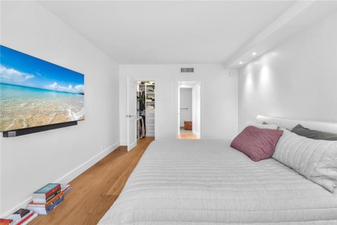 Condominio en venta en Miami Beach, Florida, 1 dormitorio, 79.15 m2 № 2007468 - foto 12