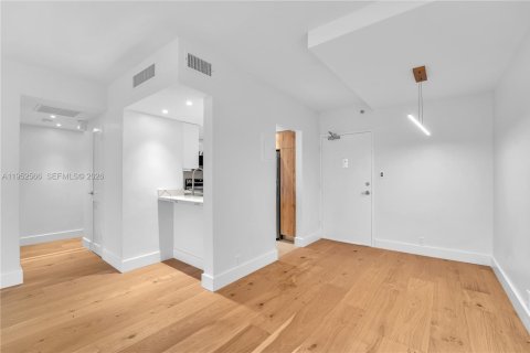 Condominio en venta en Miami Beach, Florida, 1 dormitorio, 79.15 m2 № 2007468 - foto 5