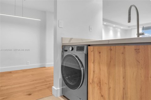 Condominio en venta en Miami Beach, Florida, 1 dormitorio, 79.15 m2 № 2007468 - foto 11