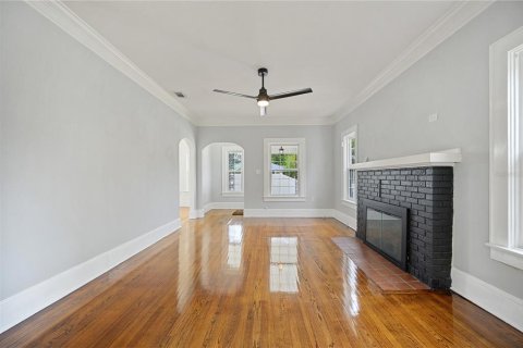 House in Lakeland, Florida 5 bedrooms, 222.97 sq.m. № 2259107 - photo 5