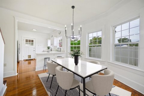 House in Lakeland, Florida 5 bedrooms, 222.97 sq.m. № 2259107 - photo 8