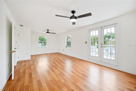 House in Lakeland, Florida 5 bedrooms, 222.97 sq.m. № 2259107 - photo 29
