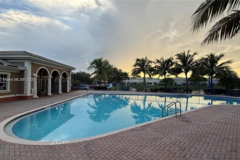 House in Tamarac, Florida 3 bedrooms, 122.17 sq.m. № 1954040 - photo 17