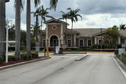 House in Tamarac, Florida 3 bedrooms, 122.17 sq.m. № 1954040 - photo 21