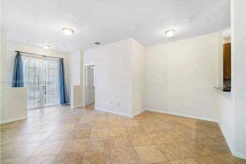 House in Tamarac, Florida 3 bedrooms, 122.17 sq.m. № 1954040 - photo 5