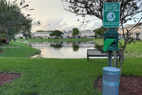 House in Tamarac, Florida 3 bedrooms, 122.17 sq.m. № 1954040 - photo 19