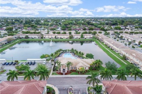 House in Tamarac, Florida 3 bedrooms, 122.17 sq.m. № 1954040 - photo 20