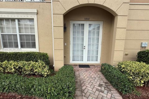 House in Tamarac, Florida 3 bedrooms, 122.17 sq.m. № 1954040 - photo 13