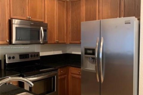 House in Tamarac, Florida 3 bedrooms, 122.17 sq.m. № 1954040 - photo 3