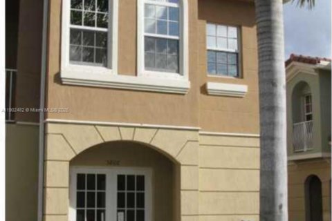 House in Tamarac, Florida 3 bedrooms, 122.17 sq.m. № 1954040 - photo 11