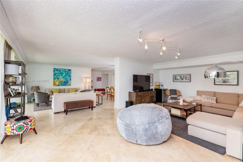 Condominio en alquiler en Key Biscayne, Florida, 3 dormitorios, 200.2 m2 № 1952032 - foto 8