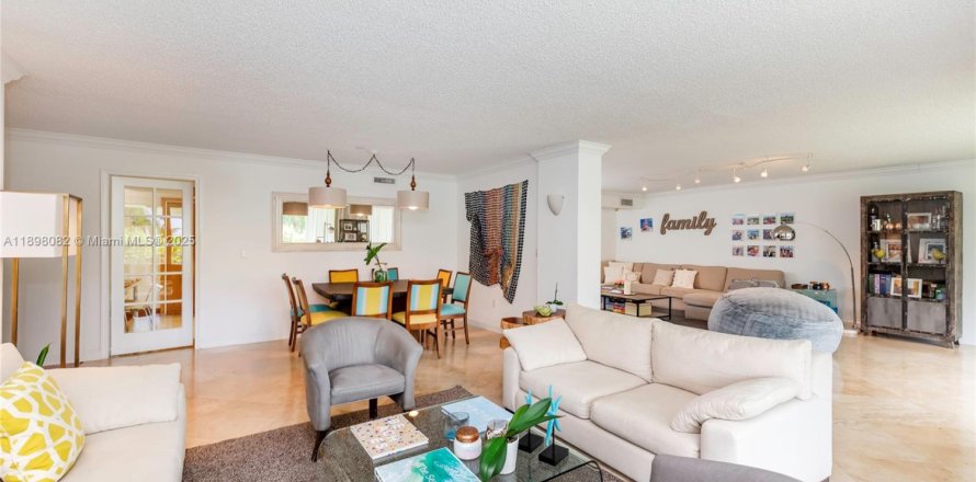 Condominio en Key Biscayne, Florida, 3 dormitorios  № 1952032