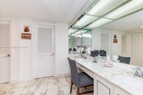 Condominio en alquiler en Key Biscayne, Florida, 3 dormitorios, 200.2 m2 № 1952032 - foto 25