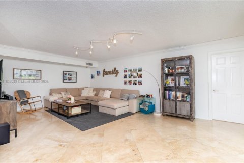 Condominio en alquiler en Key Biscayne, Florida, 3 dormitorios, 200.2 m2 № 1952032 - foto 6