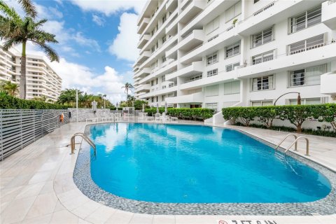 Condominio en alquiler en Key Biscayne, Florida, 3 dormitorios, 200.2 m2 № 1952032 - foto 30