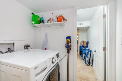 Condominio en alquiler en Key Biscayne, Florida, 3 dormitorios, 200.2 m2 № 1952032 - foto 17