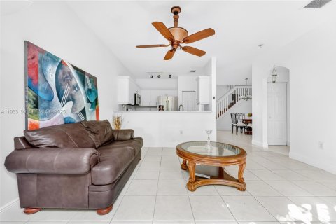 Снять в аренду таунхаус в Хомстед, Флорида 4 спальни, 163.97м2, № 1991019 - фото 6