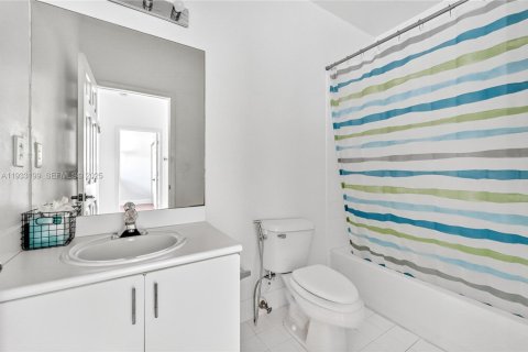 Снять в аренду таунхаус в Хомстед, Флорида 4 спальни, 163.97м2, № 1991019 - фото 16