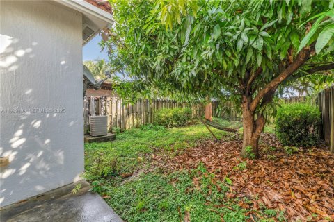 Снять в аренду таунхаус в Хомстед, Флорида 4 спальни, 163.97м2, № 1991019 - фото 19