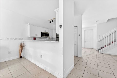 Снять в аренду таунхаус в Хомстед, Флорида 4 спальни, 163.97м2, № 1991019 - фото 9