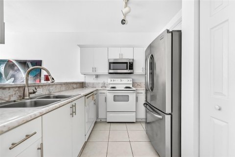 Снять в аренду таунхаус в Хомстед, Флорида 4 спальни, 163.97м2, № 1991019 - фото 3