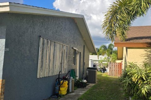 House in Boca Raton, Florida 3 bedrooms, 124.67 sq.m. № 2003255 - photo 18