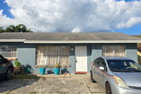 House in Boca Raton, Florida 3 bedrooms, 124.67 sq.m. № 2003255