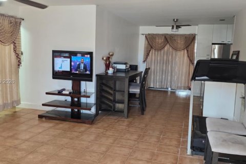 House in Boca Raton, Florida 3 bedrooms, 124.67 sq.m. № 2003255 - photo 2