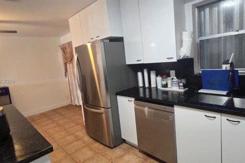 House in Boca Raton, Florida 3 bedrooms, 124.67 sq.m. № 2003255 - photo 7