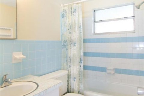 Villa ou maison à louer à Sarasota, Floride: 2 chambres, 71.26 m2 № 1906905 - photo 7
