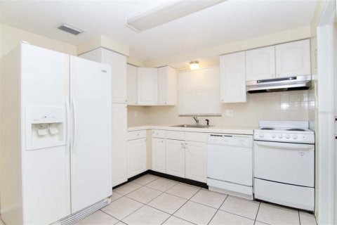 Villa ou maison à louer à Sarasota, Floride: 2 chambres, 71.26 m2 № 1906905 - photo 4