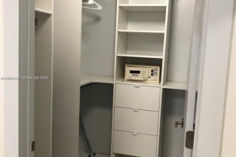 Condominio en alquiler en Miami, Florida, 1 dormitorio, 59.46 m2 № 2026465 - foto 8