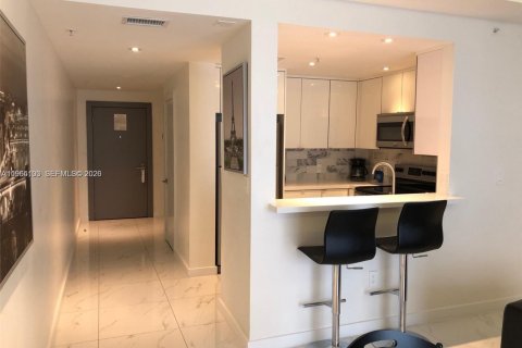 Condominio en Miami, Florida, 1 dormitorio  № 2026465