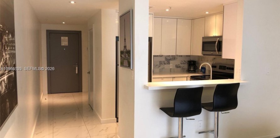 Condominio en Miami, Florida, 1 dormitorio  № 2026465