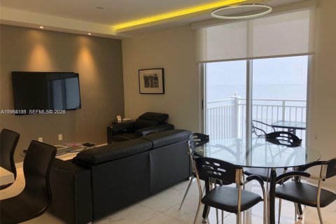 Condominio en alquiler en Miami, Florida, 1 dormitorio, 59.46 m2 № 2026465 - foto 3